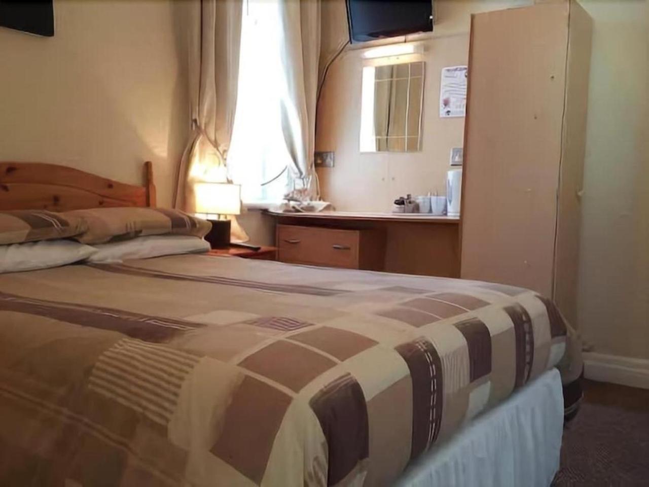 New Hawkes Hotel - Blackpool — Photos 1